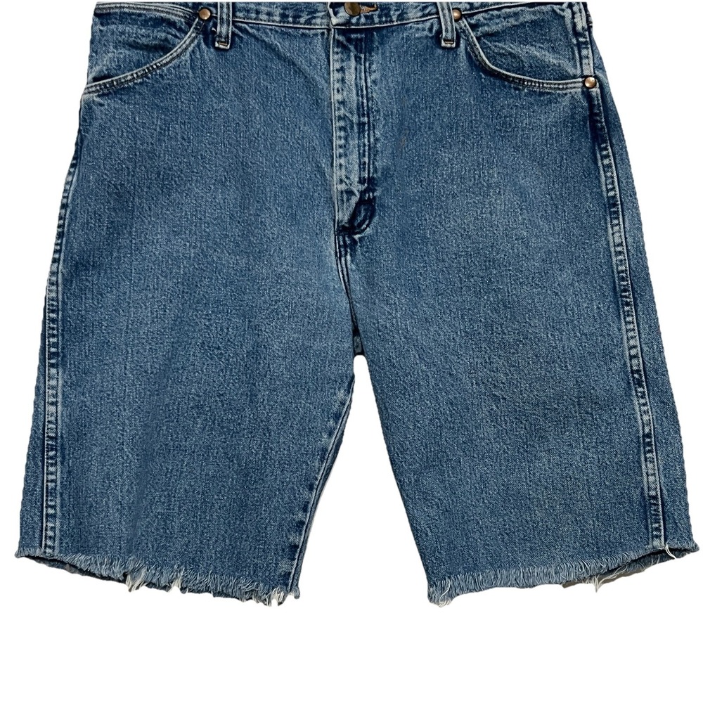 Wrangler Retro Denim Blue Cutoff Jean Shorts Distressed Hem Men Size 36 Grunge
